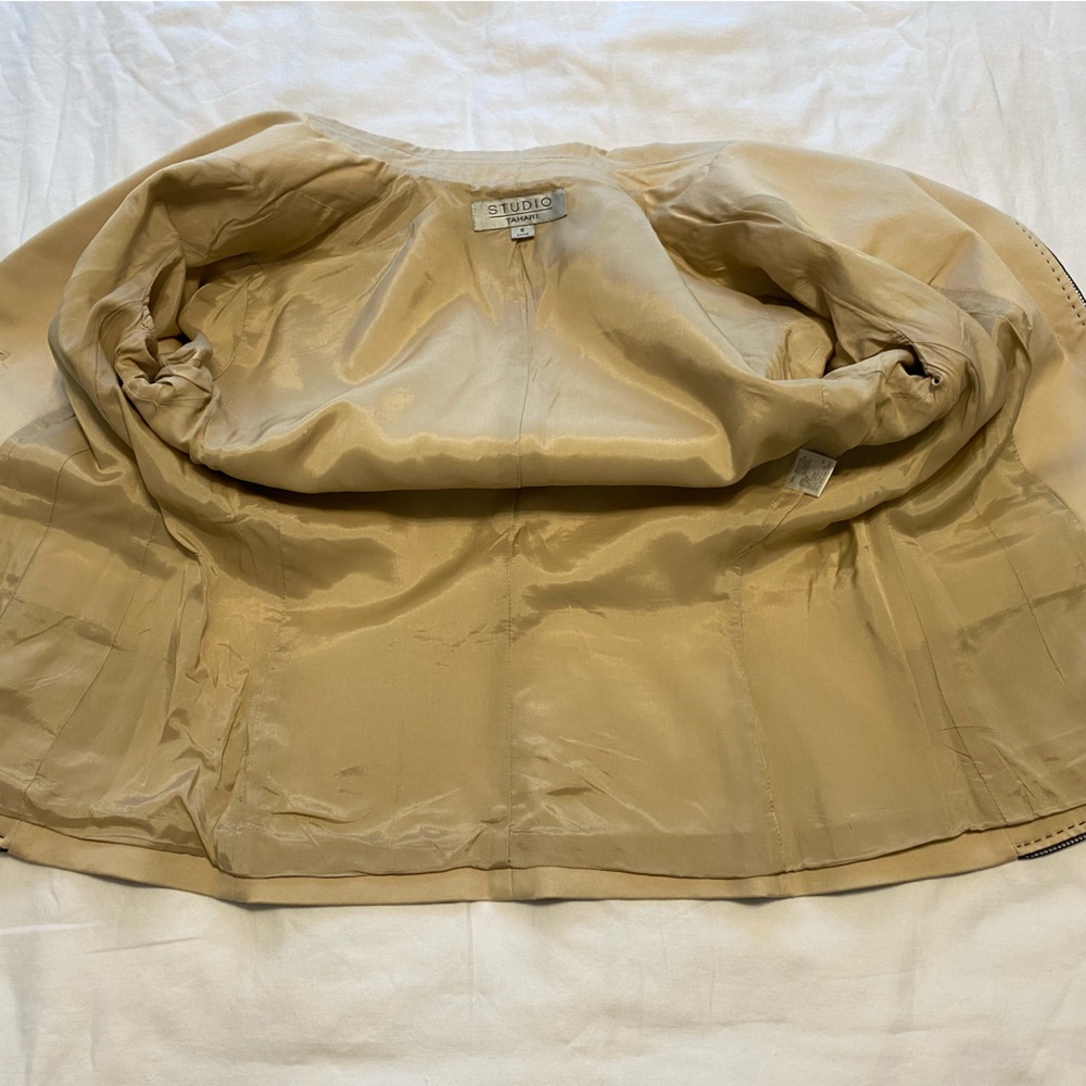 Studio Tahari size 8 tan blazer and skirt with beautiful decorative stitching - Picture 12 of 14